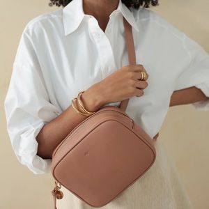 8.25" L x 6.25" H x 2.25" D
Gold hardware
Waist belt adjustable (29" to 41")